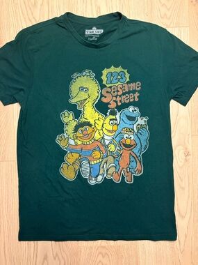 2/$10 Sesame Street Characters Graphic T-Shirt Green Men's Medium M 2023